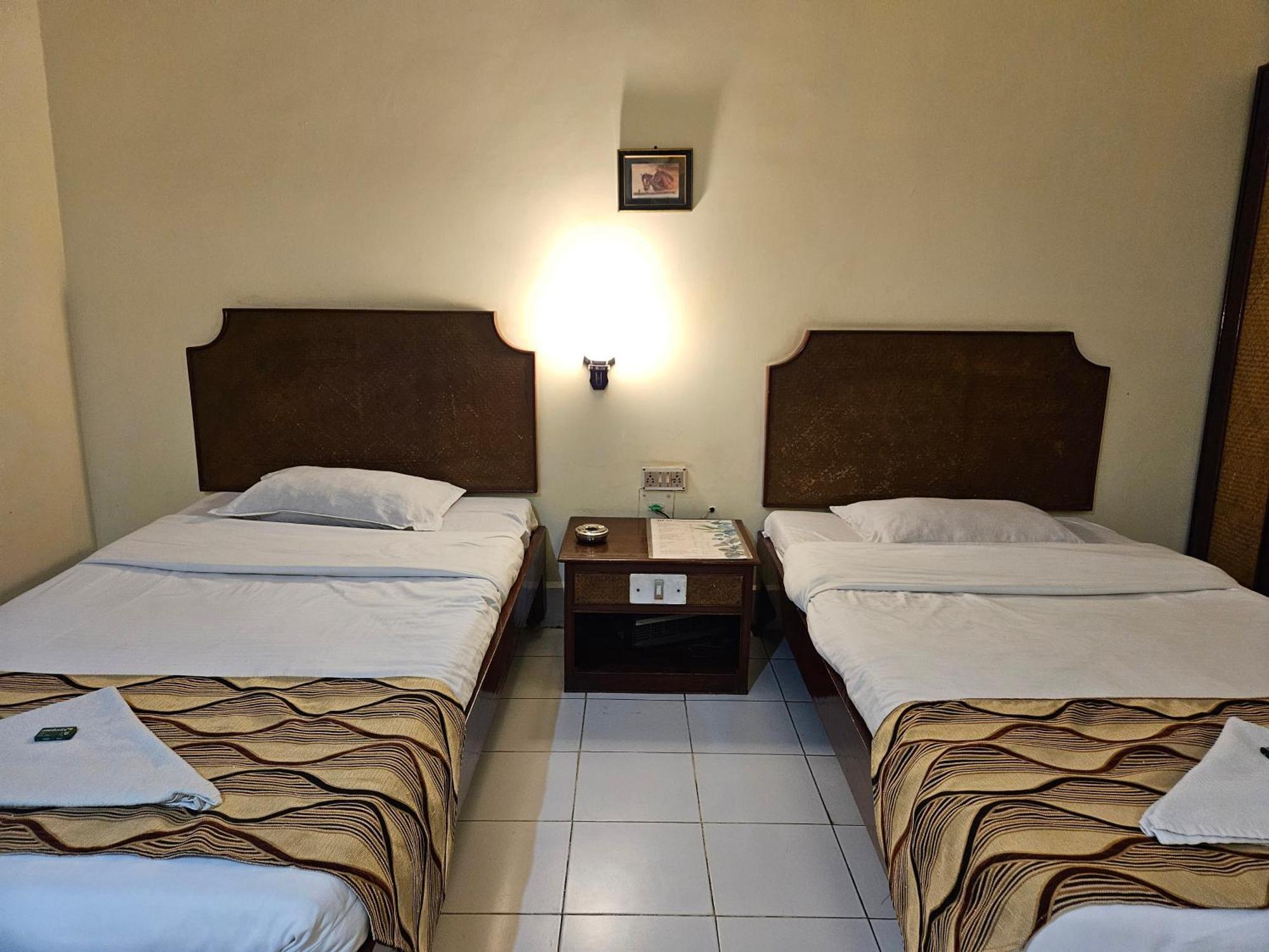 Hotel Indsurya Dibrugarh Ngoại thất bức ảnh