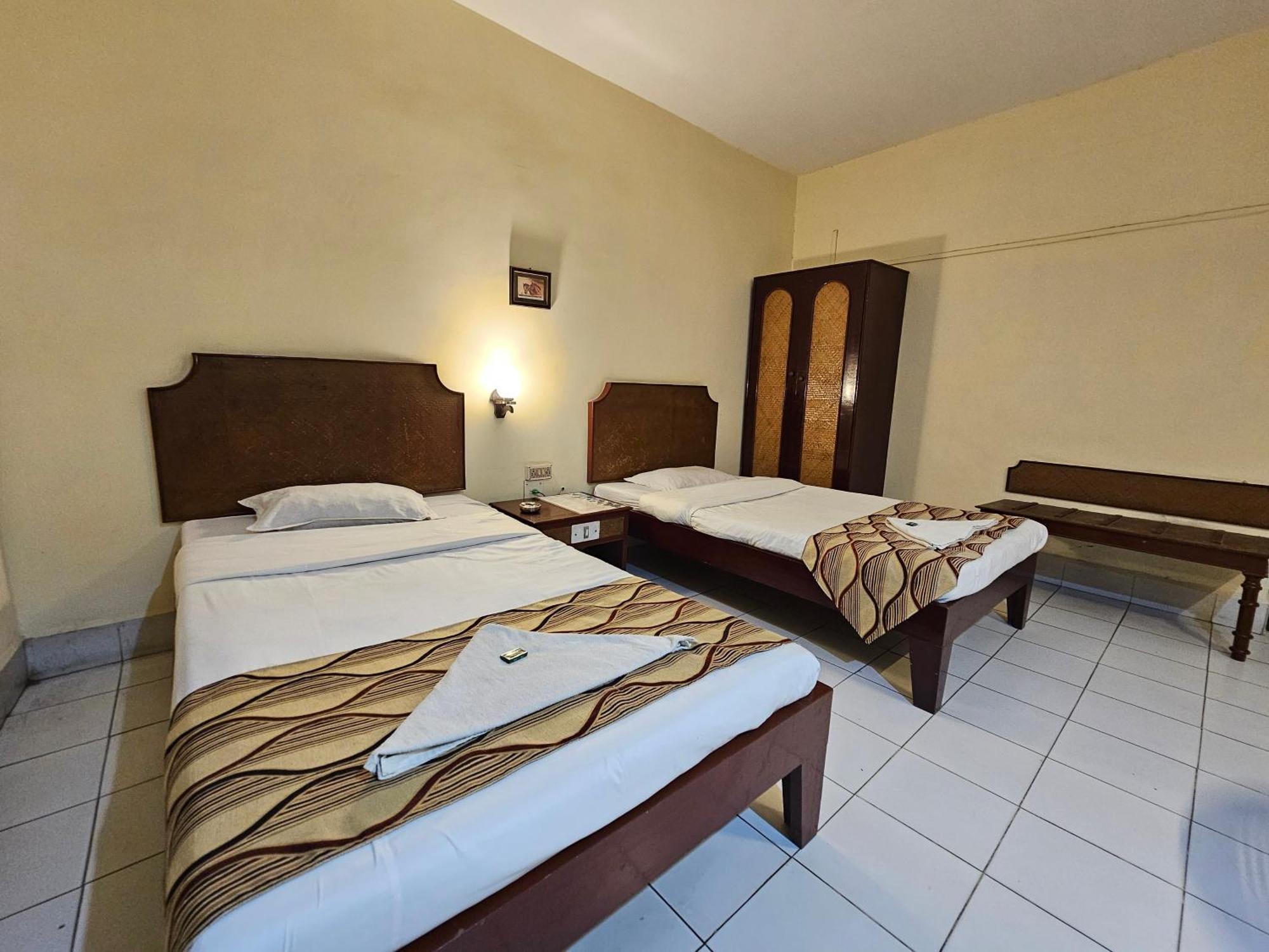 Hotel Indsurya Dibrugarh Ngoại thất bức ảnh
